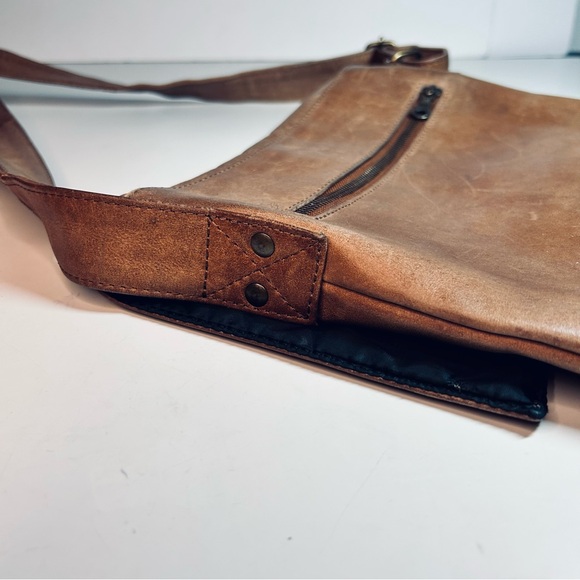 Odilynch Tan Leather Flapover Crossbody, Messenger Bag, Brass Push Lock Closure - Picture 7 of 16